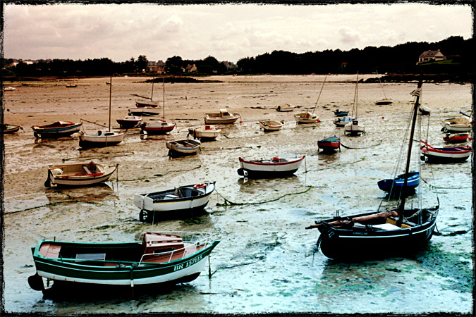 Les bateaux à marée basse à Plouguerneau (Finistère - 1994) - Erwan Corre