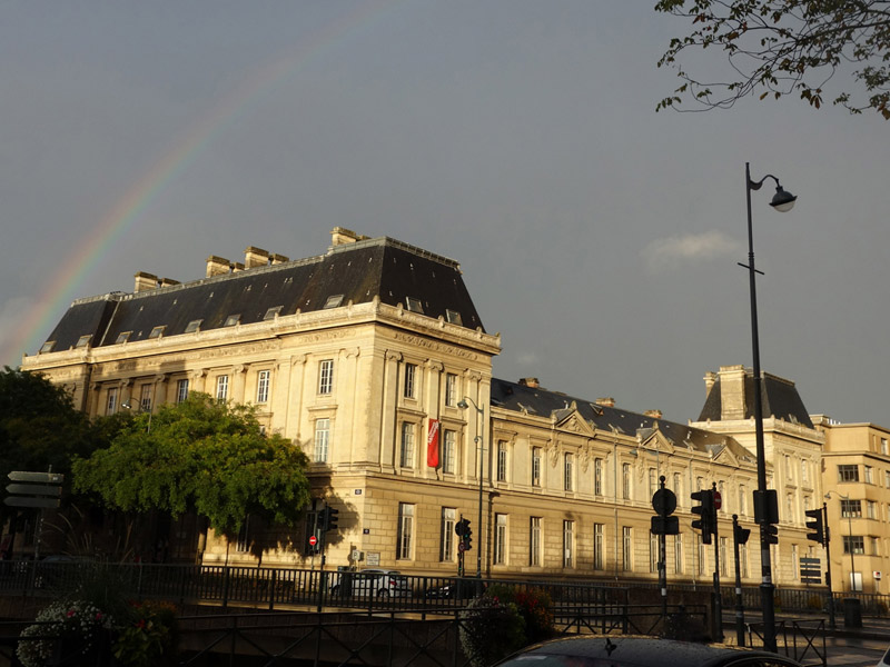 L'Hôtel Pasteur... Magnifié avec un bel arc-en-ciel !
