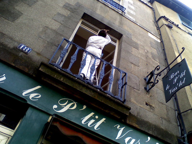 « La rue Vasselot, le troquet... »