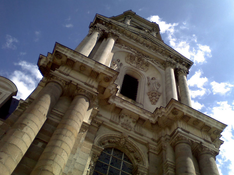 « L'église Saint-Melaine... »